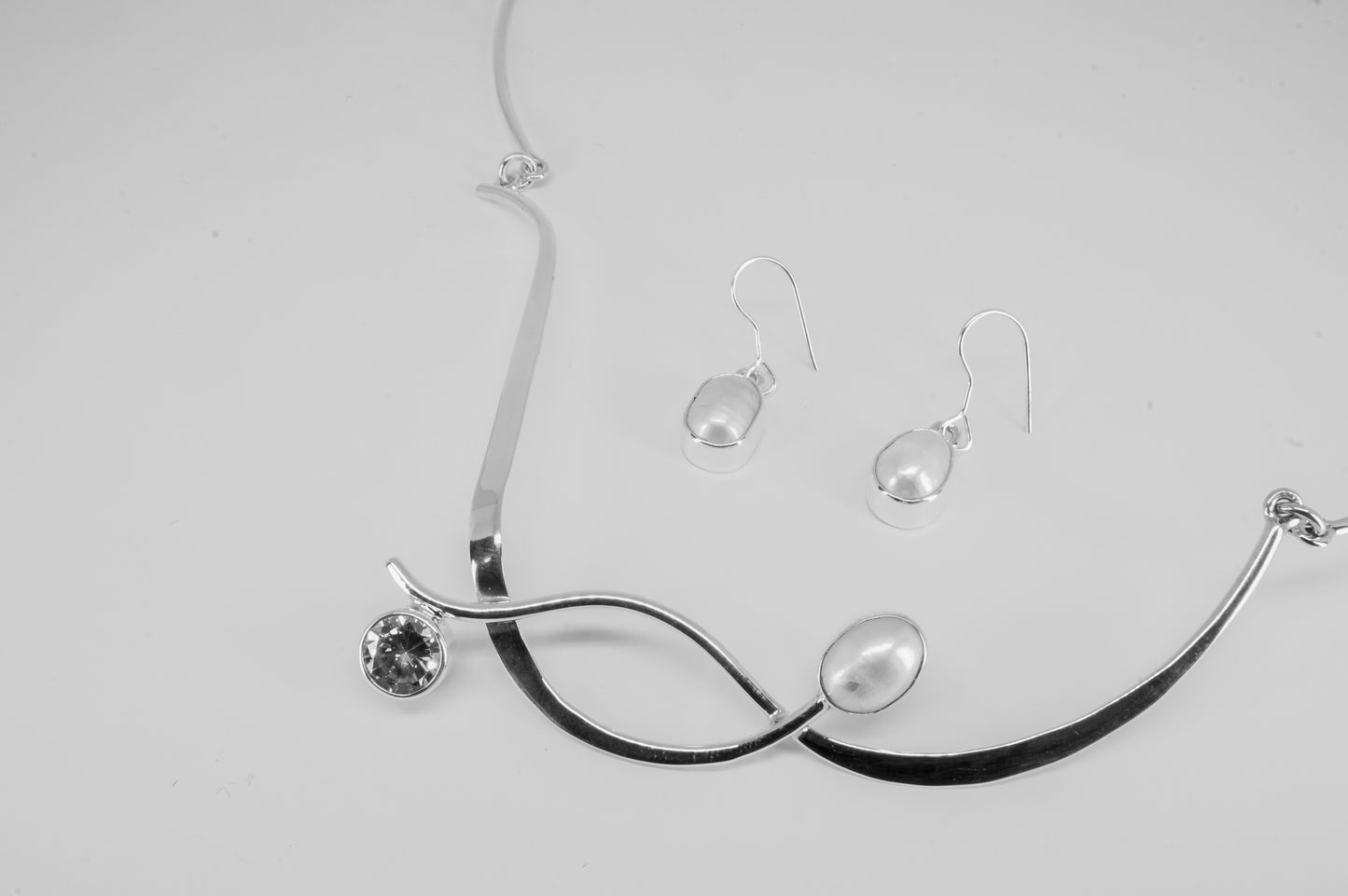 Gargantilla y Aretes de Plata 925 con Perlas de Río y Circonia