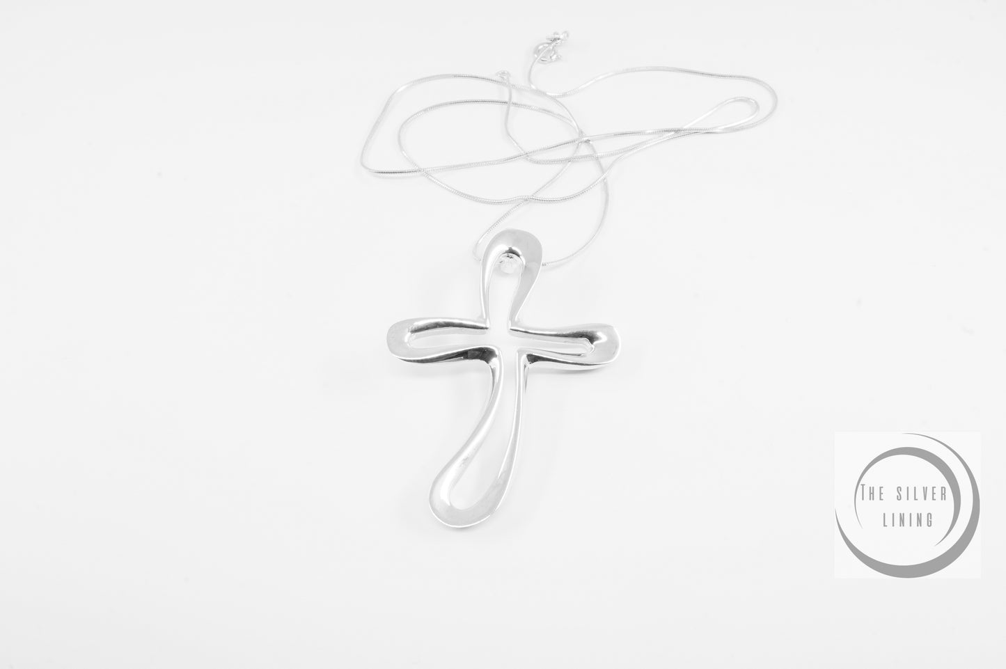 Dije de plata 925, Cruz inclinada englobada (cadena incluída)
