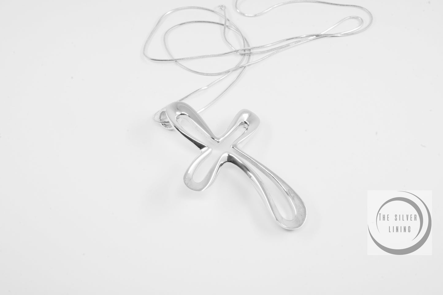 Dije de plata 925, Cruz inclinada englobada (cadena incluída)