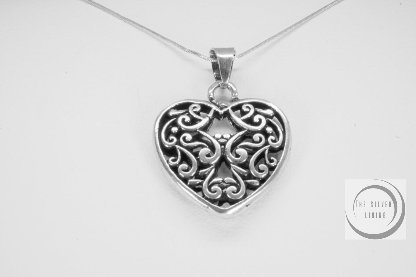Dije de plata 925, Corazón calado mediano con cadena incluída