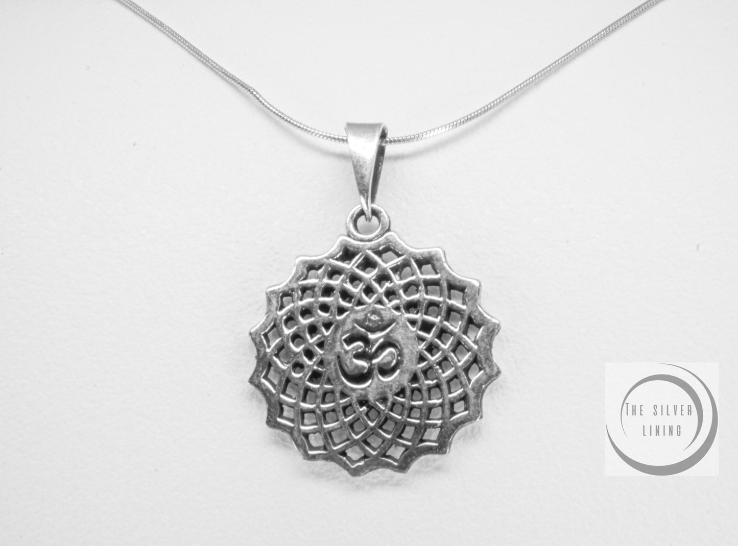 Dije de plata 925, Símbolo de OM sobre Mandala