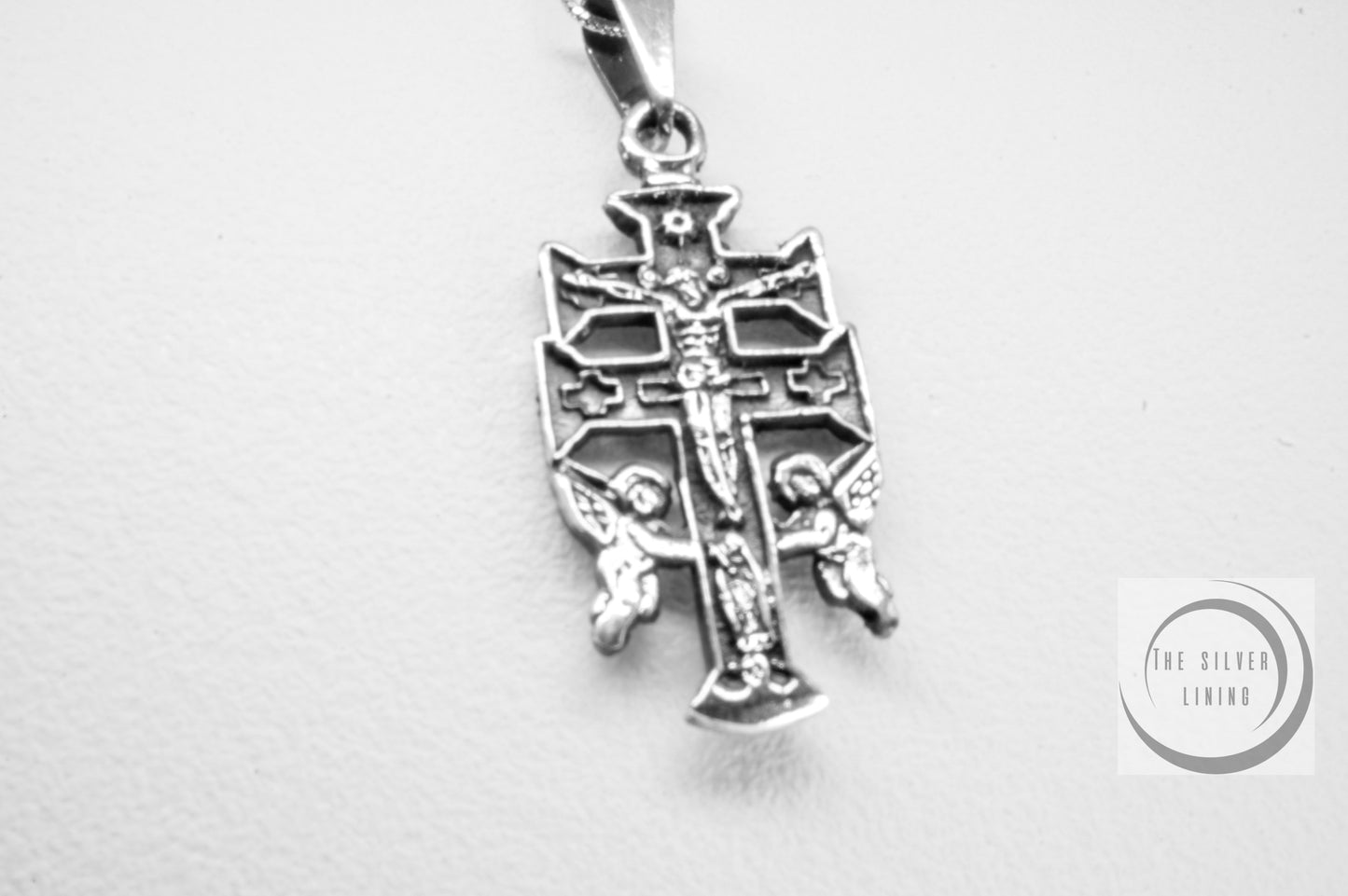 Dije de plata 925, Cruz de Caravaca mediana con cadena incluída