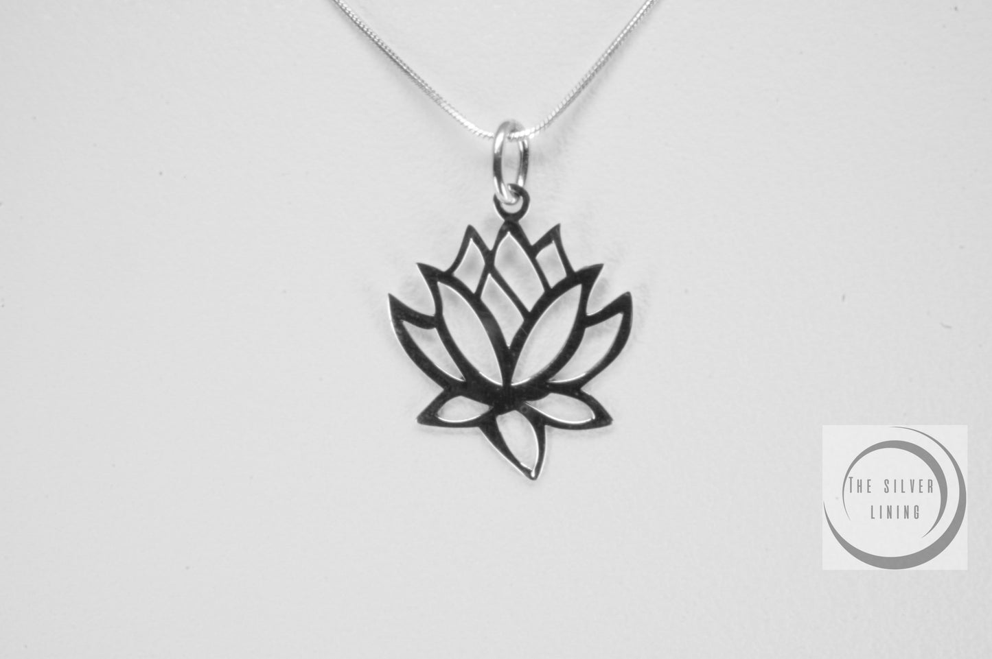 Dije de plata 925, Flor de Loto con cadena incluída