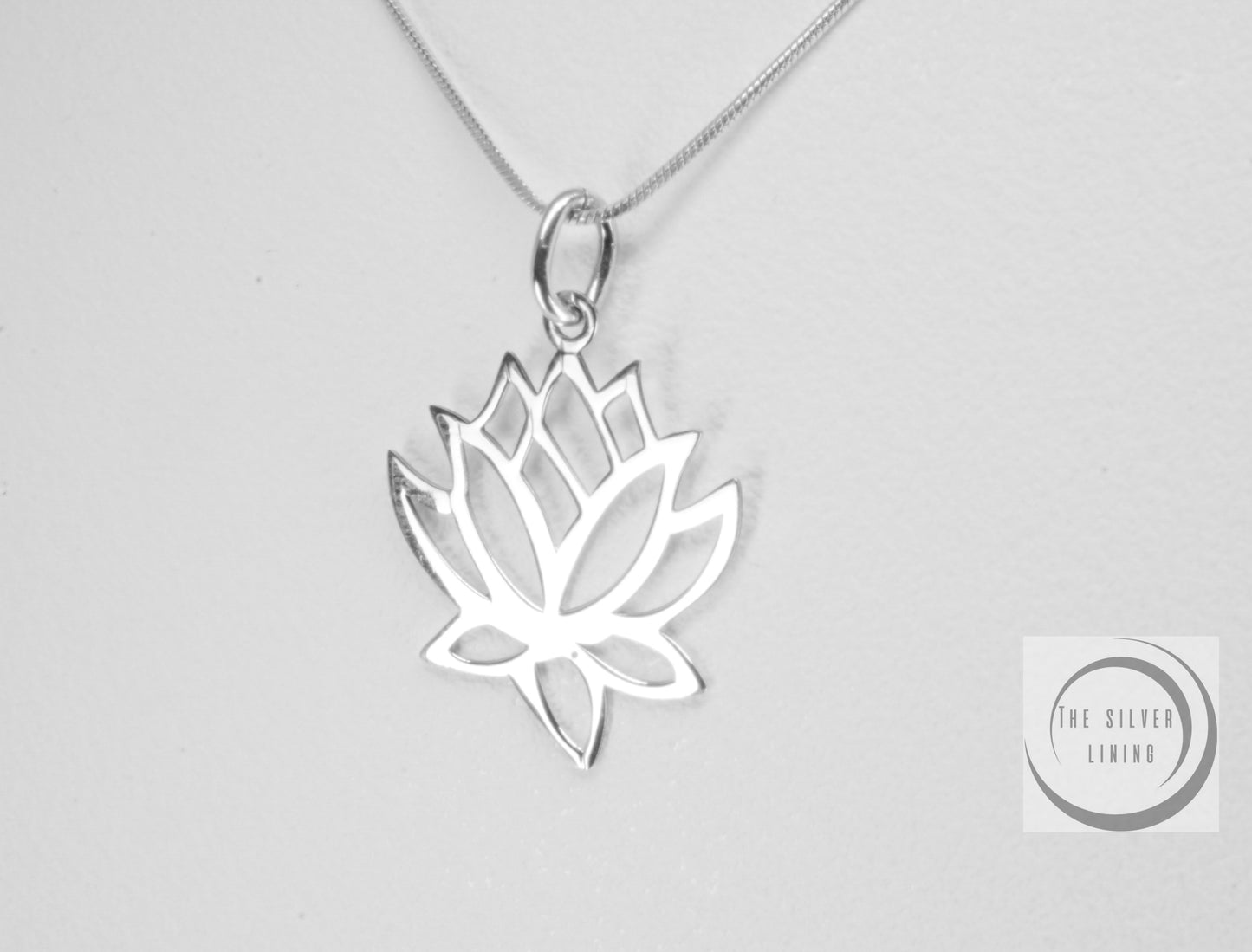 Dije de plata 925, Flor de Loto con cadena incluída