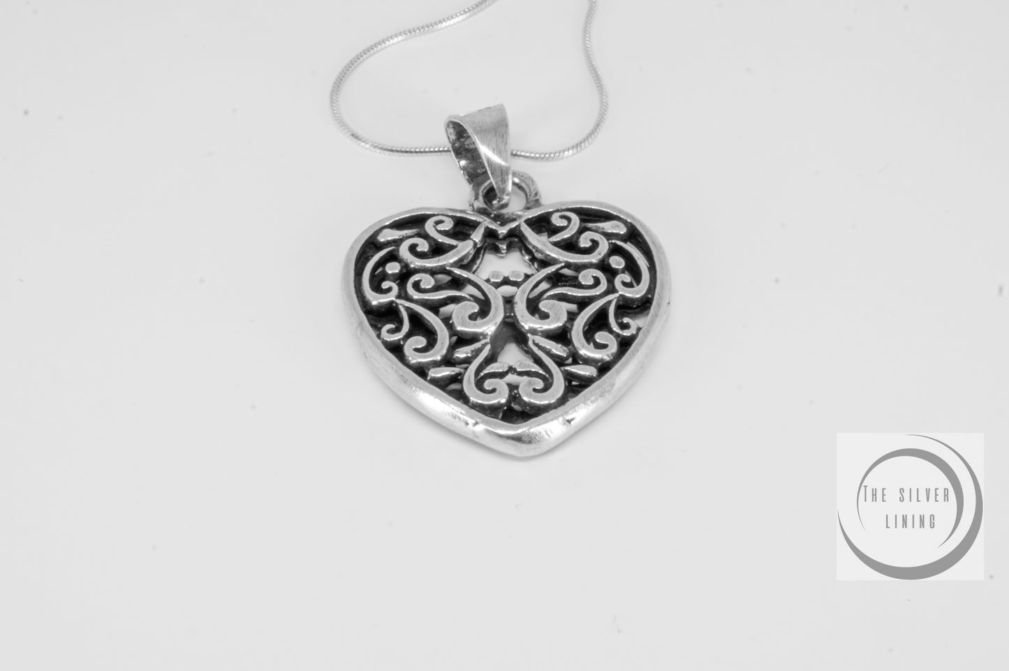 Dije de plata 925, Corazón calado mediano con cadena incluída