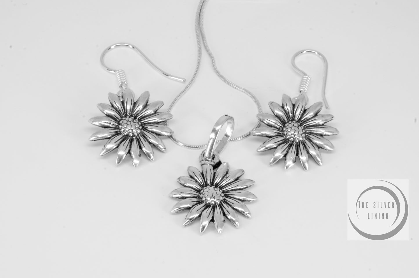 Juego de dije y aretes de plata 925, Girasoles mini con cadena incluída