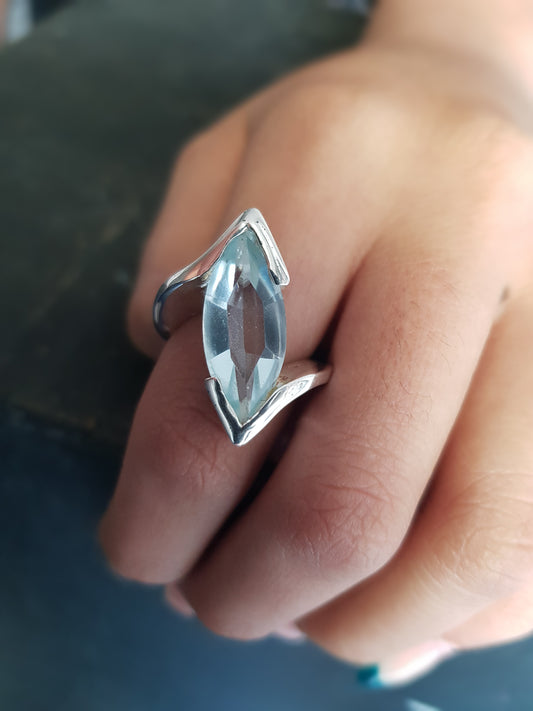 Anillo plata sólida 925, cristal checo color aqua montado en ovalo