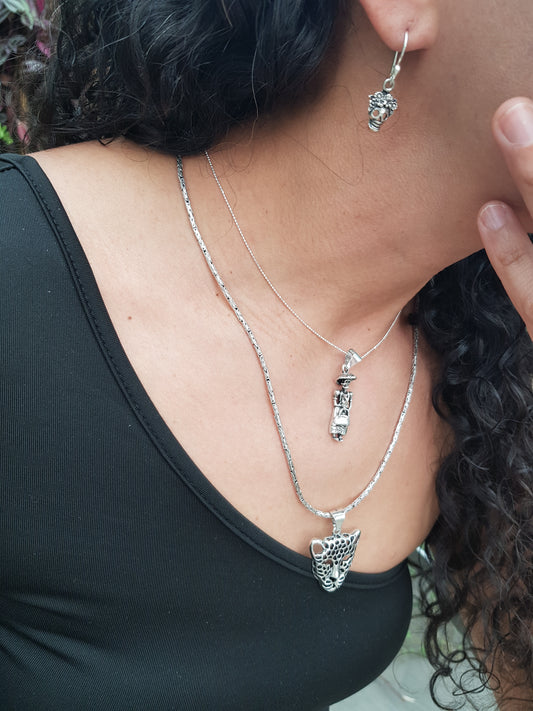 Dije de Leopardo en plata sólida (cadena incluída)