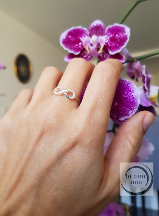 Anillo de plata 925, Infinito con Zirconias de Calidad Premium