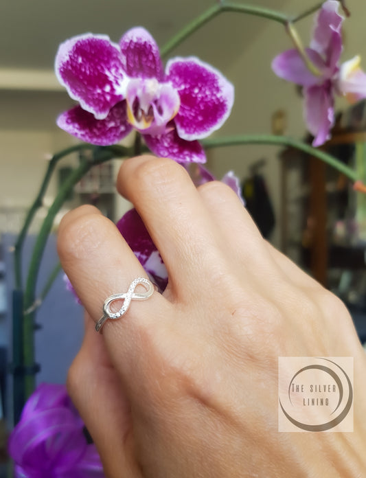 Anillo de plata 925, Infinito con Zirconias de Calidad Premium
