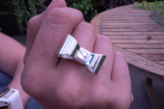 Anillo plata solida 925, moño simétrico 15