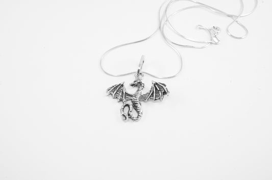 Dije plata solida 925, dragón al vuelo con alas abiertas (cadena incluída)