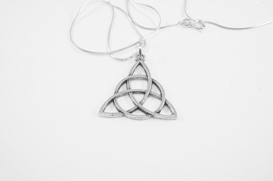 Dije plata solida 925, Triqueta o Triada Celta (cadena incluída)