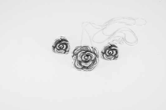 Juego de dije y aretes de plata solida 925, rosas con cadena de 48cms incluida