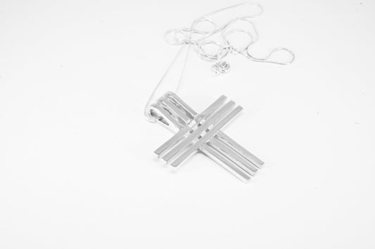 Dije de plata solida 925 cruz cerillos cadena incluida