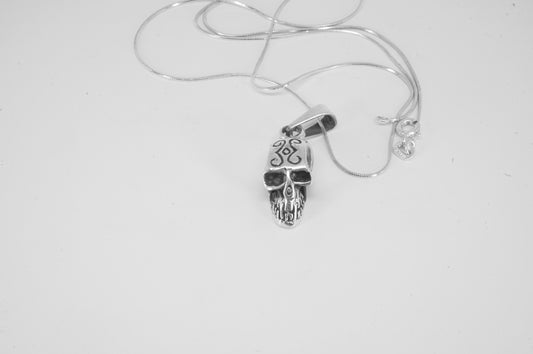 Dije de Plata 925, Calavera Miniatura sólida con cadena incluída