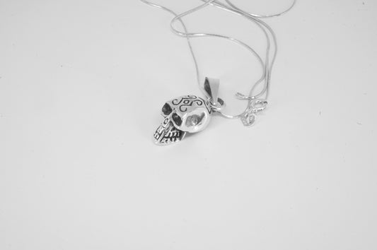 Dije de Plata 925, Calavera Miniatura sólida con cadena incluída