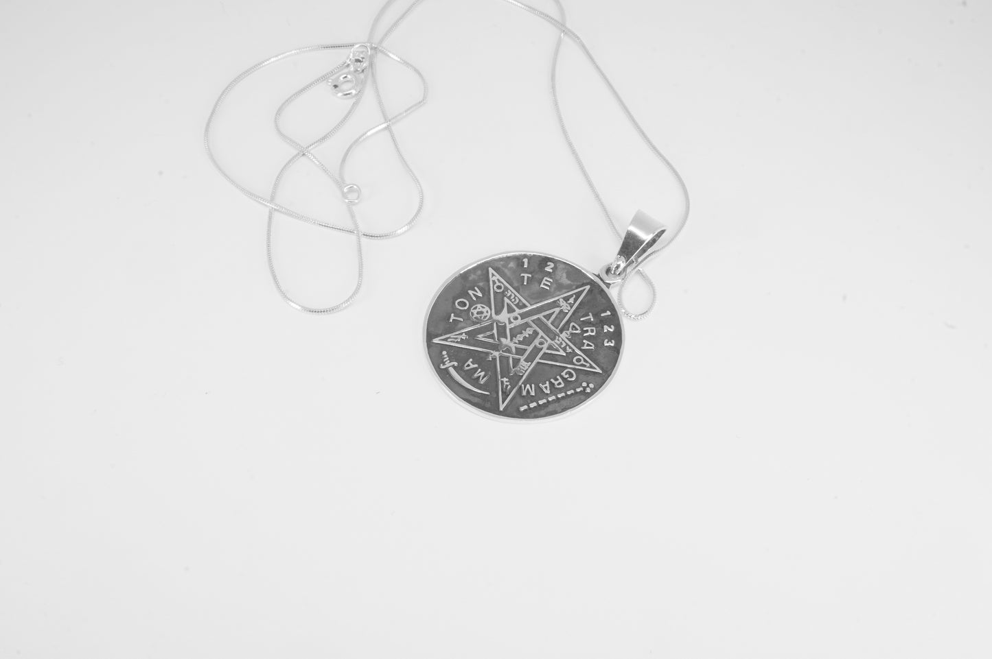Dije de plata solida 925, Tetragramatron Sólido con cadena incluÍda
