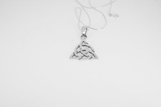 Dije de plata solida 925, Triada Celta con cadena incluída