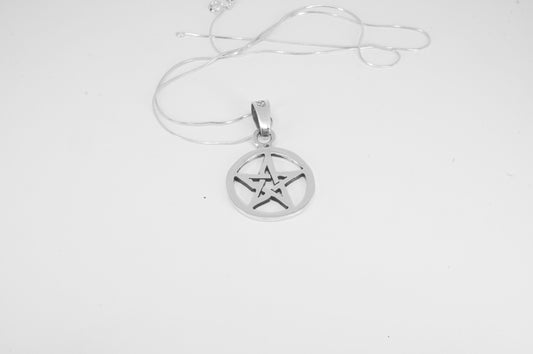 Dije de plata solida 925, Estrella de 5 picos con cadena de 48cms incluida