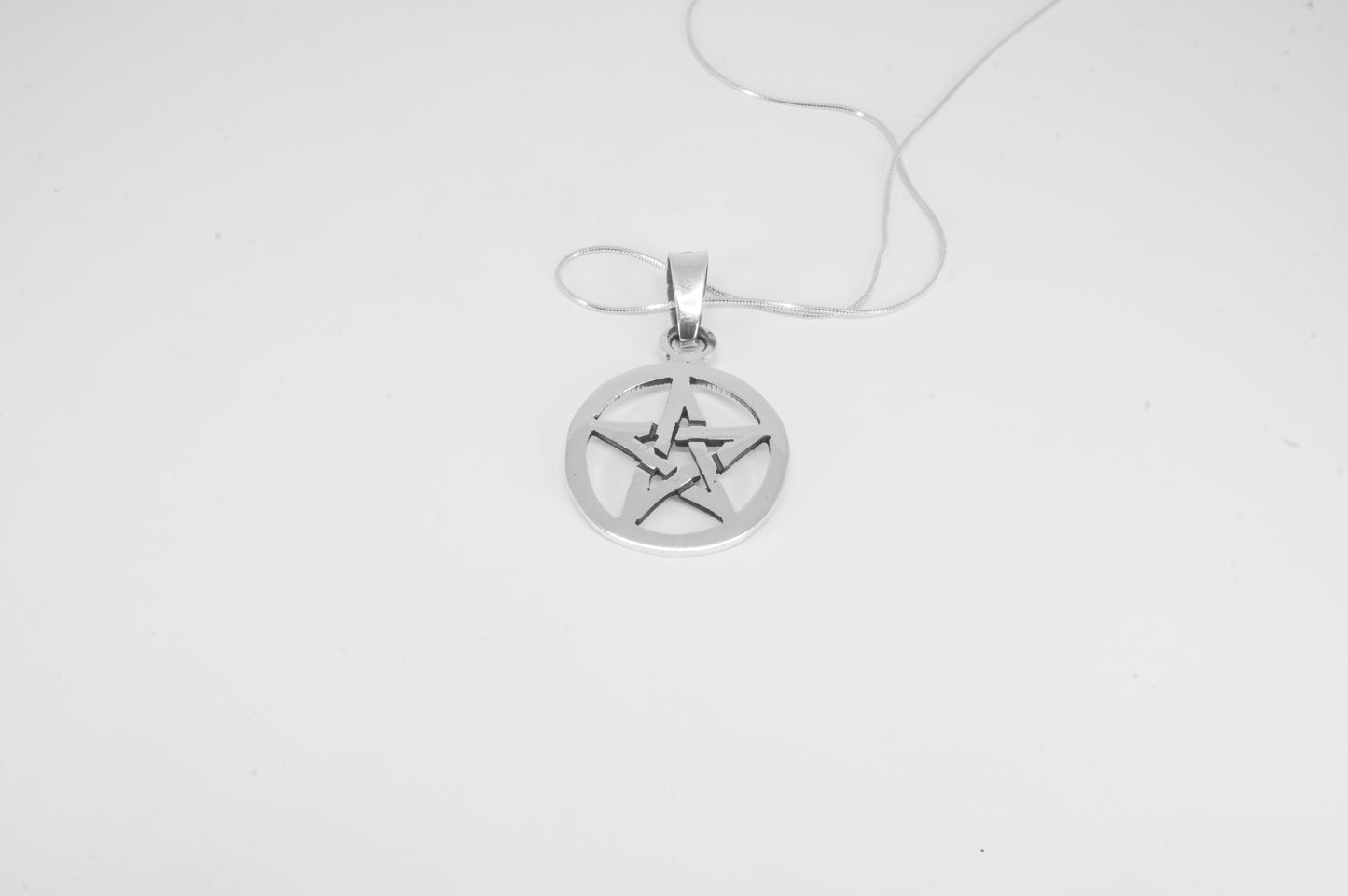 Dije de plata solida 925, Estrella de 5 picos con cadena de 48cms incluida