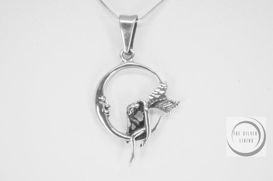 Dije de plata 925, Hada descansando sobre la Luna con cadena incluída