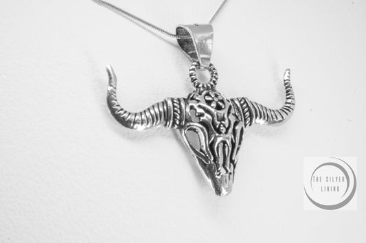 Dije de plata 925, Cabeza de Toro Ornamentada con cadena incluída