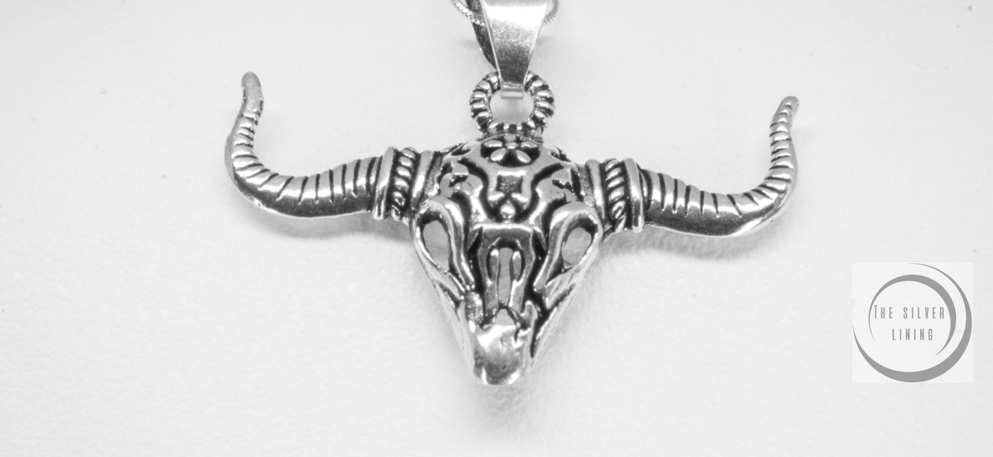 Dije de plata 925, Cabeza de Toro Ornamentada con cadena incluída