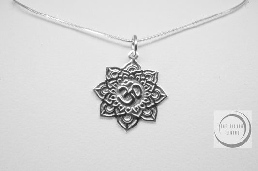 Dije de plata 925, Símbolo de OM en Mandala con cadena incluída