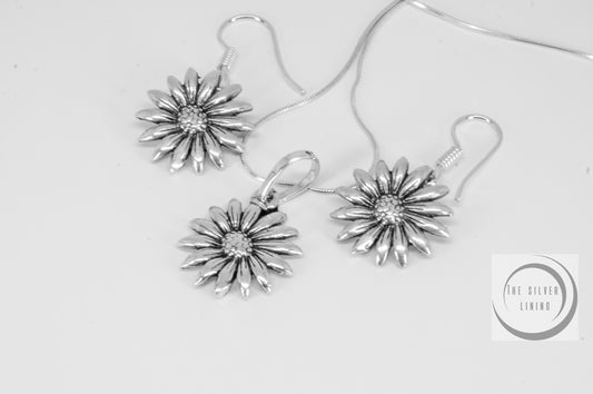 Juego de dije y aretes de plata 925, Girasoles mini con cadena incluída