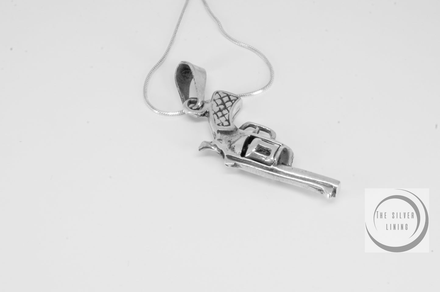 Dije de plata 925, Pistola pequeña con cadena incluída