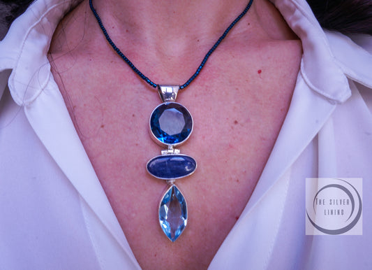 Gargantilla tornasol con Dije de Cristal y Lapizlázuli con Aretes