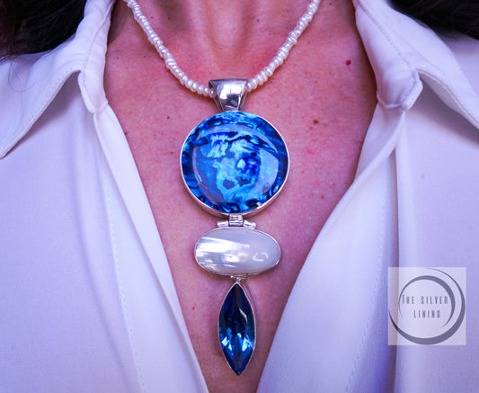Gargantilla con Dije y Aretes de Madre Perla y Cristal Azul