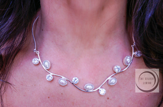 Gargantilla y Aretes de Perlas de Río con Circonias