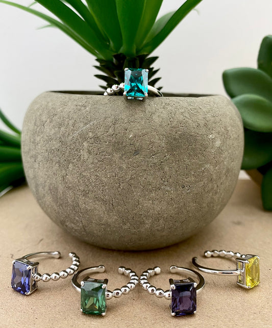 Anillo con Zirconia rectangular de colores